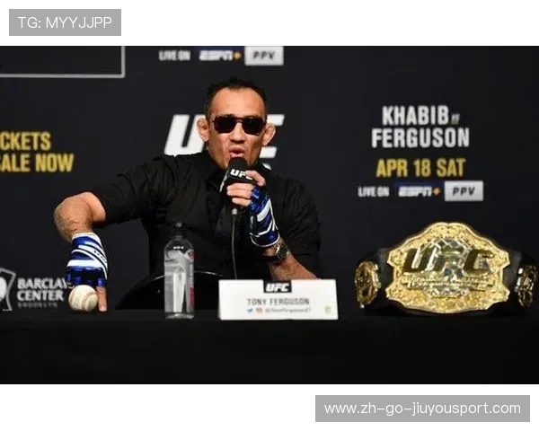 UFC拳手站不稳仍坚持出战：战斗精神的极致体现